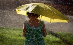 girl-sprinkler-umbrella